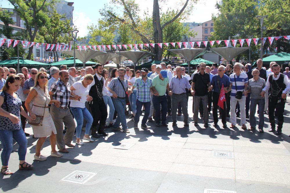 Trabzon'da CHP'nin 94. kuruluş yıldönümü kutlandı