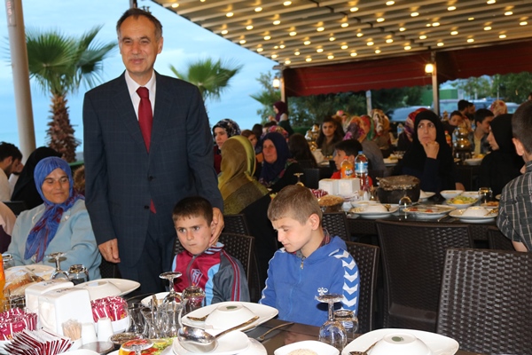 Başkan Türkmen, İftarda Yetimlerle Buluştu