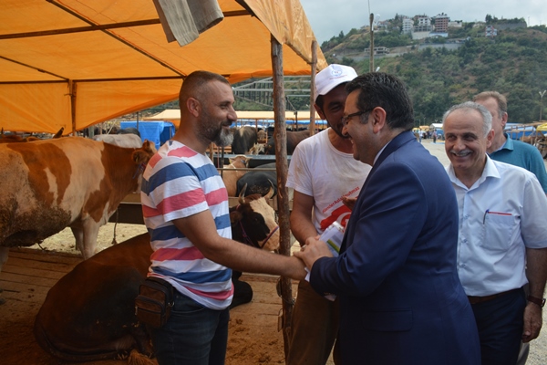 Trabzon'da Kurban pazarına inceleme