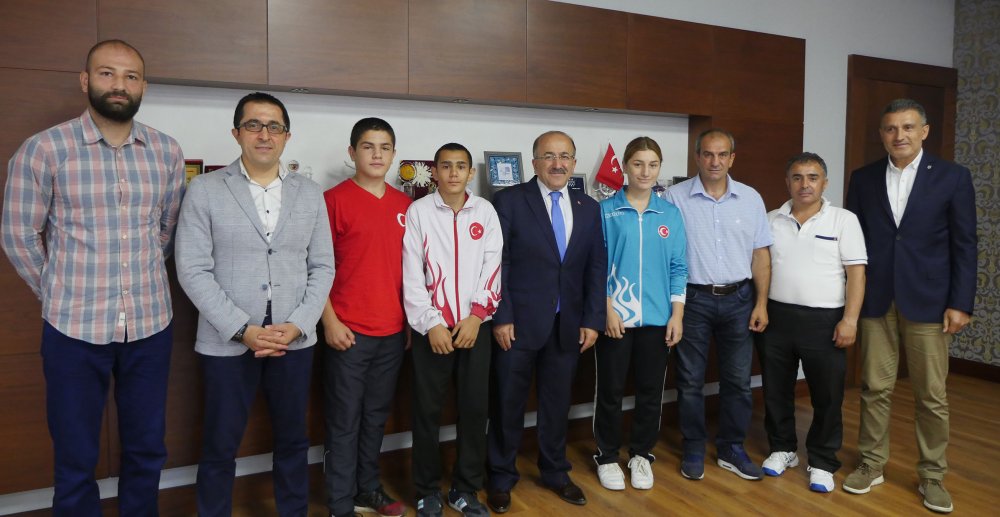 Trabzonlu boksörlere ödül