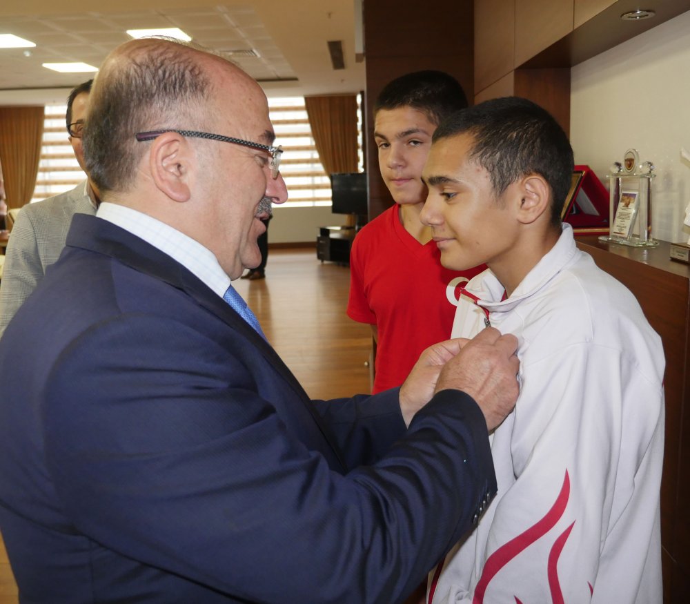 Trabzonlu boksörlere ödül