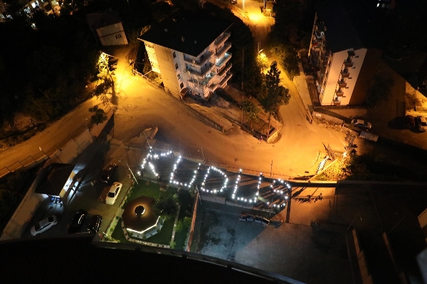 Türkiye genelinde ışıklar Kudüs için yandı