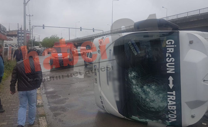 Trabzon'da korkutan kaza! Otobüs devrildi