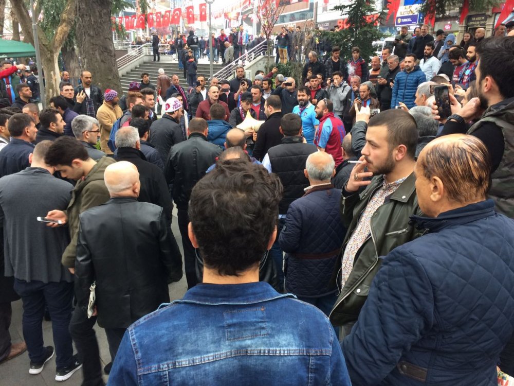 Trabzonspor taraftarı maç saatini horonla bekliyor