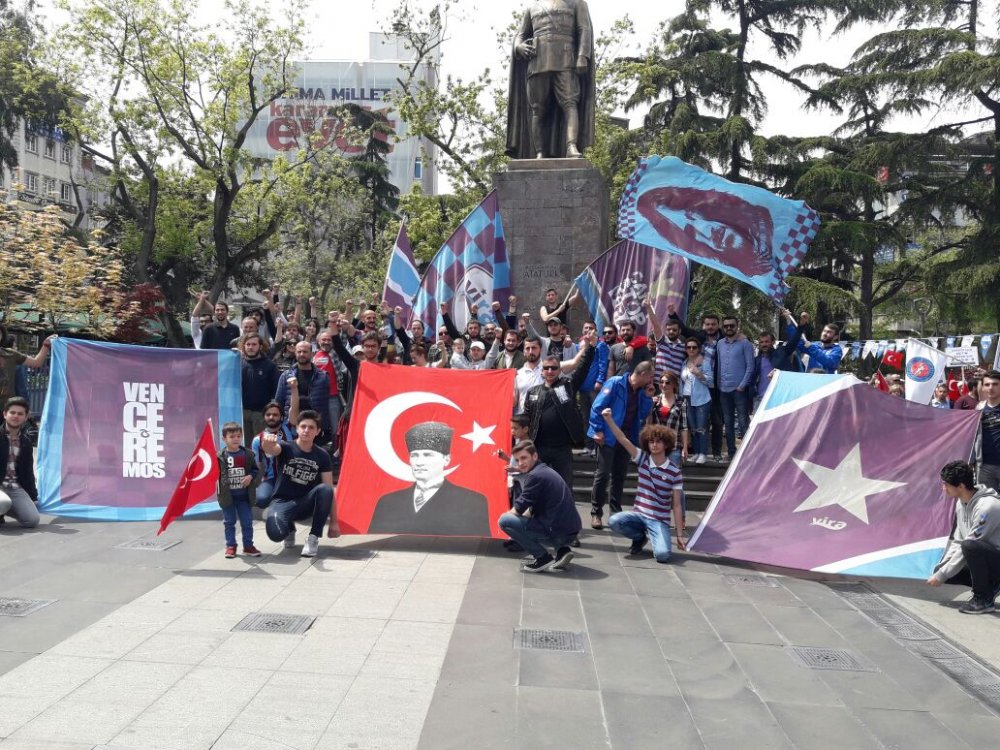 Trabzonspor taraftarları 1 mayıs yürüyüşünde
