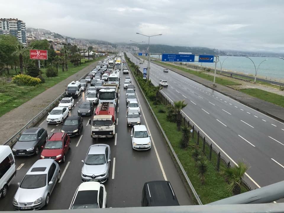 Trabzon'da Kaza: Trafik felç oldu