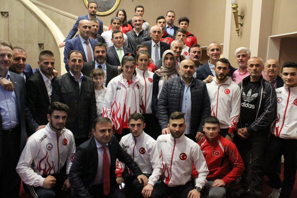Trabzon’un şampiyonları iş dünyasıyla bir arada
