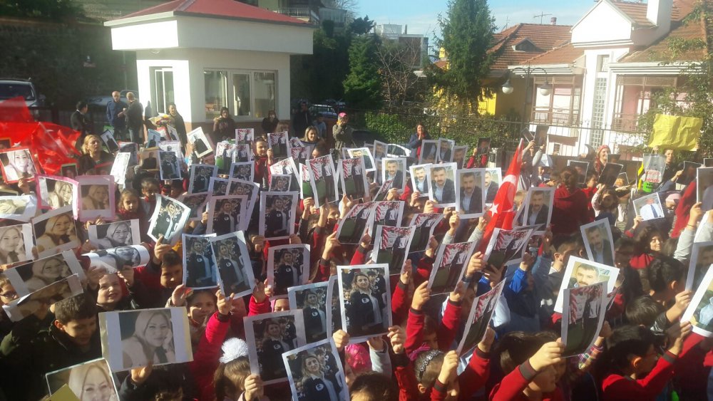 Trabzon'da öğretmenleri duygulandıran kutlama