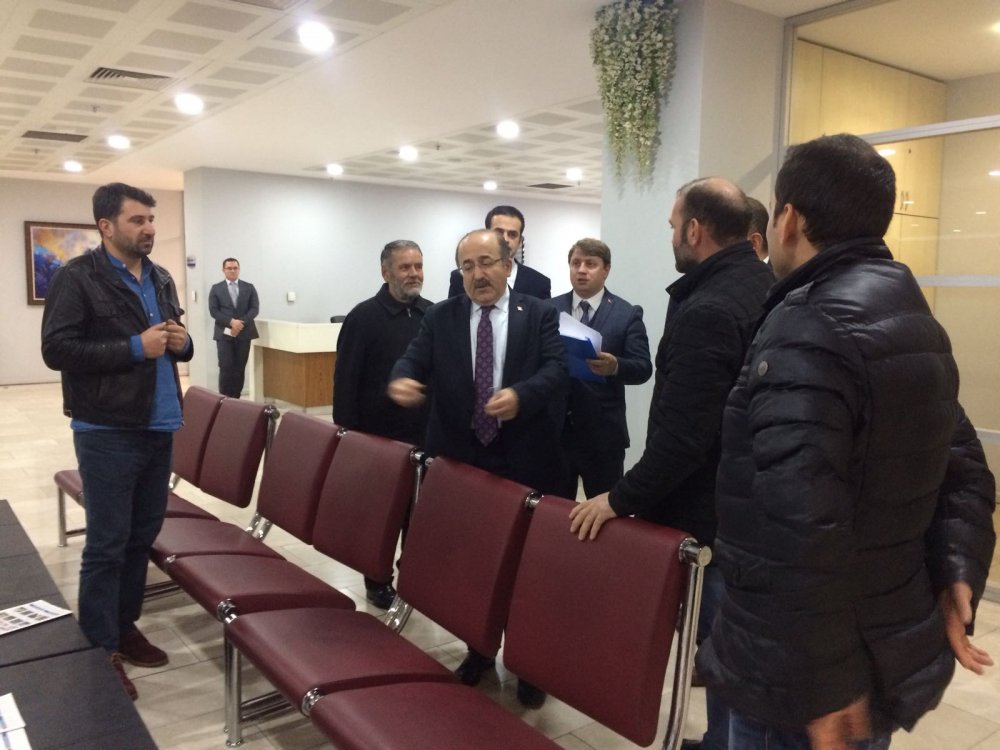 Trabzon'da Kanuni Bulvarı mağdurları, imzaları Gümrükçüoğlu'na iletti