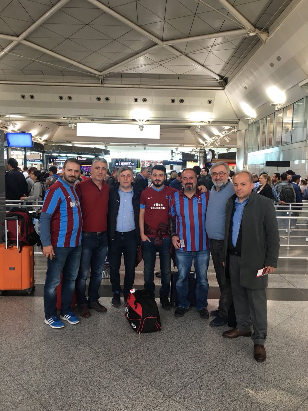 Trabzonsporlu taraftarlar adalet çadırı için yol açıktı