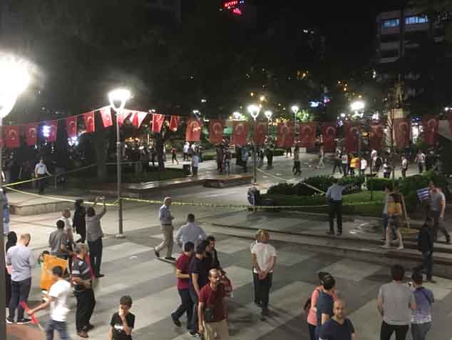 Trabzon meydanında alarm: Polis güvenlik çemberi oluşturdu