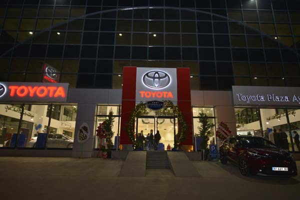 Toyota Plaza Ayyıldız’da gösterişli tören - Türkiye’de üretilen Hibrit Corolla tanıtıldı