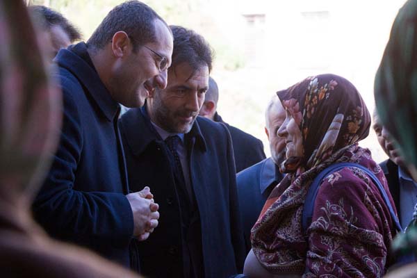 Osman Nuri Ekim: “Türk kadını geleceğe umutla bakmalı”