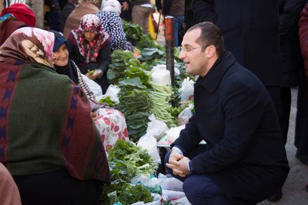 Osman Nuri Ekim: “Türk kadını geleceğe umutla bakmalı”