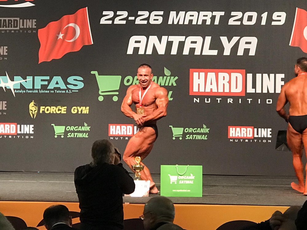 Trabzonlu Levent Karaçergel Antalya'da şampiyon oldu