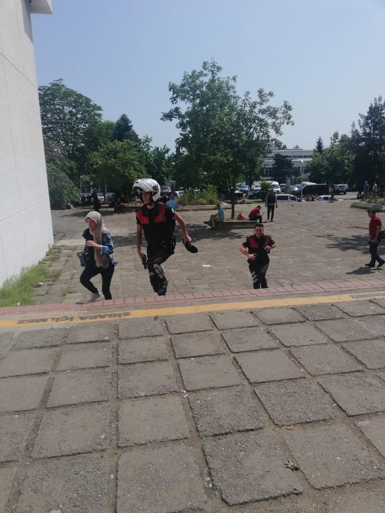 Trabzon’da polis ekipleri bayan öğrenci için seferber oldu