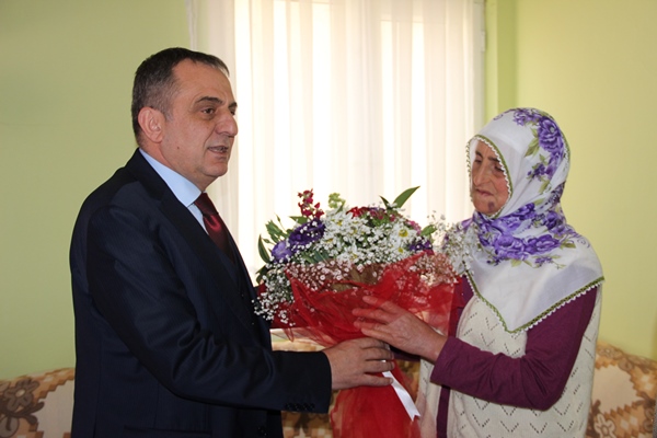 Başkan Sağıroğlu şehit annelerini unutmadı 