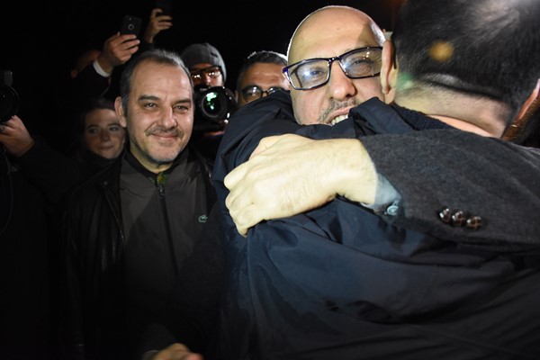 Ahmet Şık ve Murat Sabuncu cezaevinden çıktı