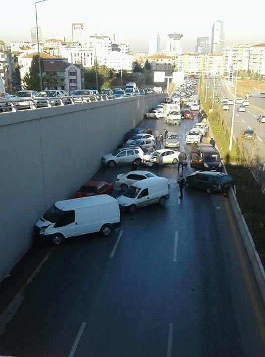 Ankara'da zincirleme kaza: Tam 23 araç! 