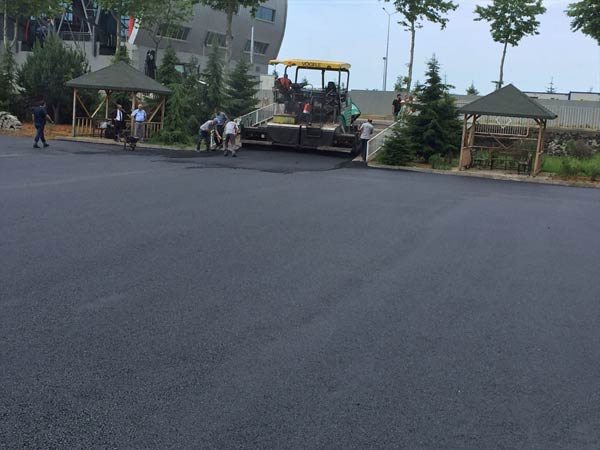 Trabzon'da yol asfaltlama çalışmaları sürüyor
