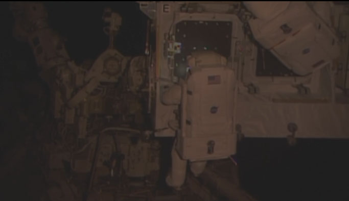 Astronotlar uzay yürüyüşünde 
