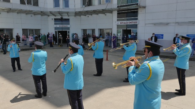 Trabzon'da sağlık çalışanlarına moral konseri