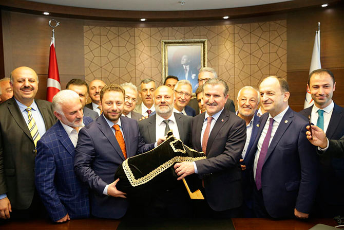Gençlik ve Spor yeni Bakanı Osman Aşkın Bak görevi devraldı
