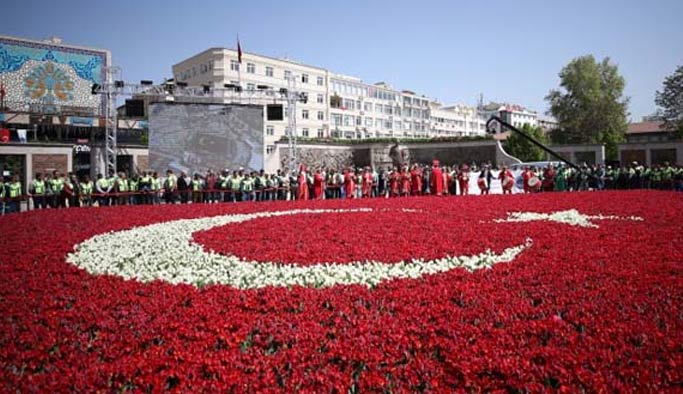 Lalerden yapılan Türk bayrağı rekor kırdı