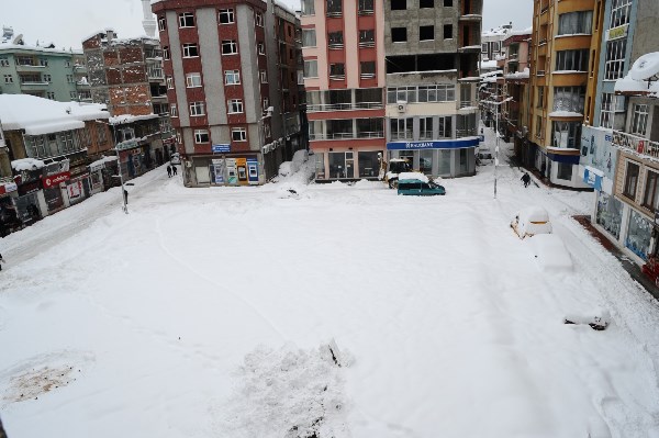 Beşikdüzü de kara teslim oldu