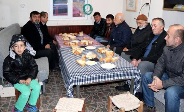 Trabzon'da cemaati artırmak isteyen imam bakın ne yaptı?