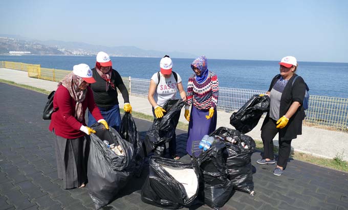 Trabzon'da yürüyüş yolunda temizlik sürüyor