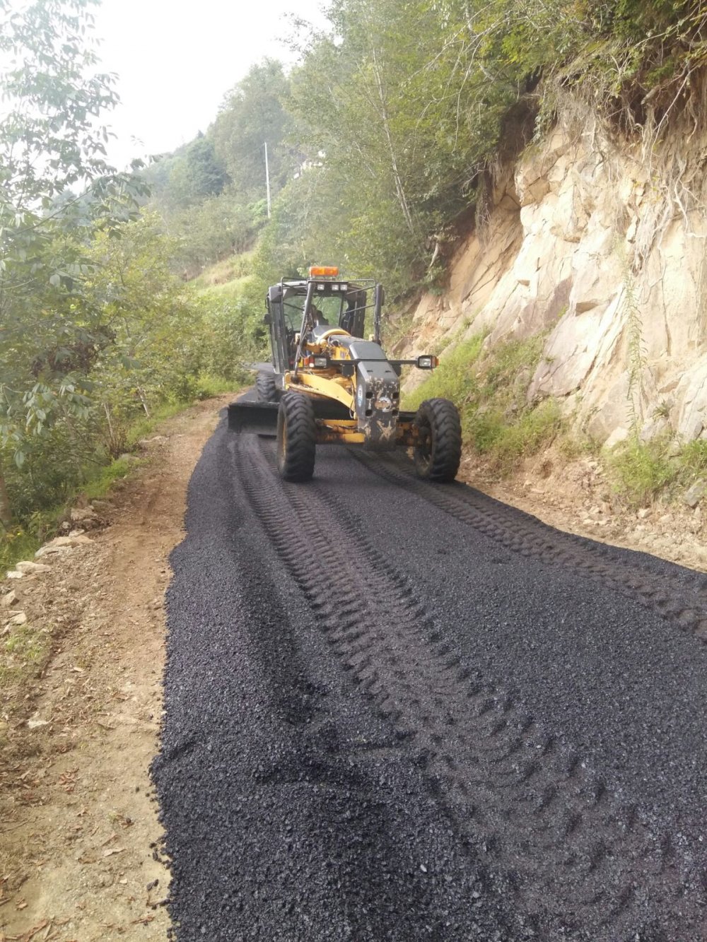 Asfaltlama tam gaz devam ediyor