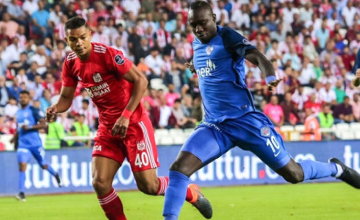 Trabzonspor formasıyla poz veren Diagne Süper Lig'in tozunu attı
