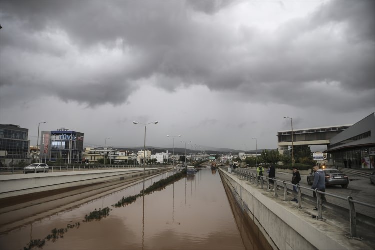 Yunanistan'daki sel felaketinde ölü sayısı arttı