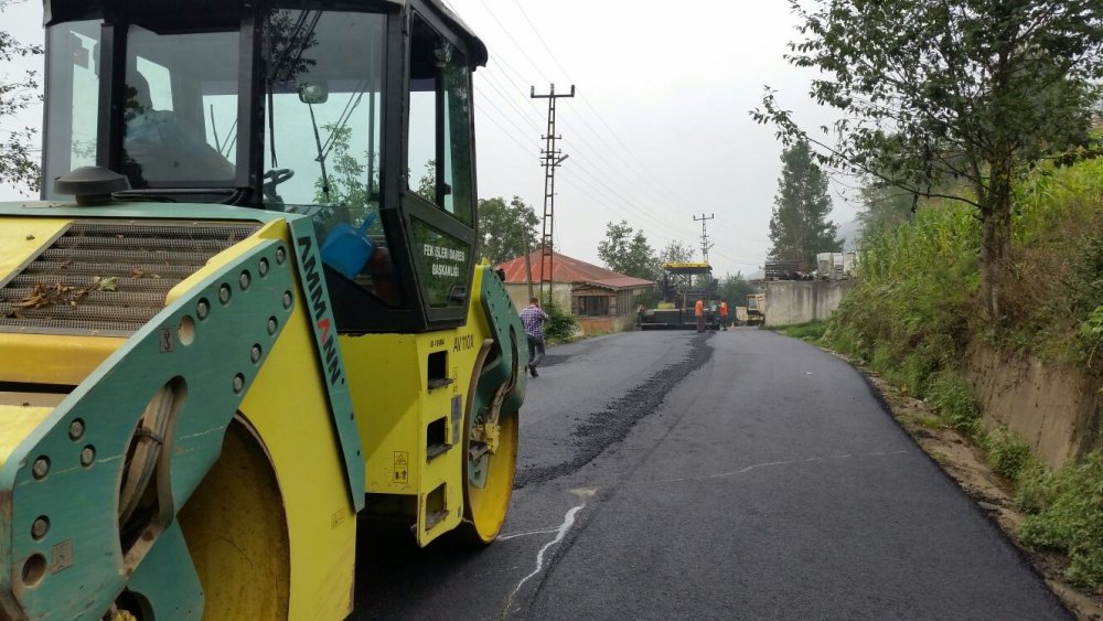 Asfaltlama tam gaz devam ediyor