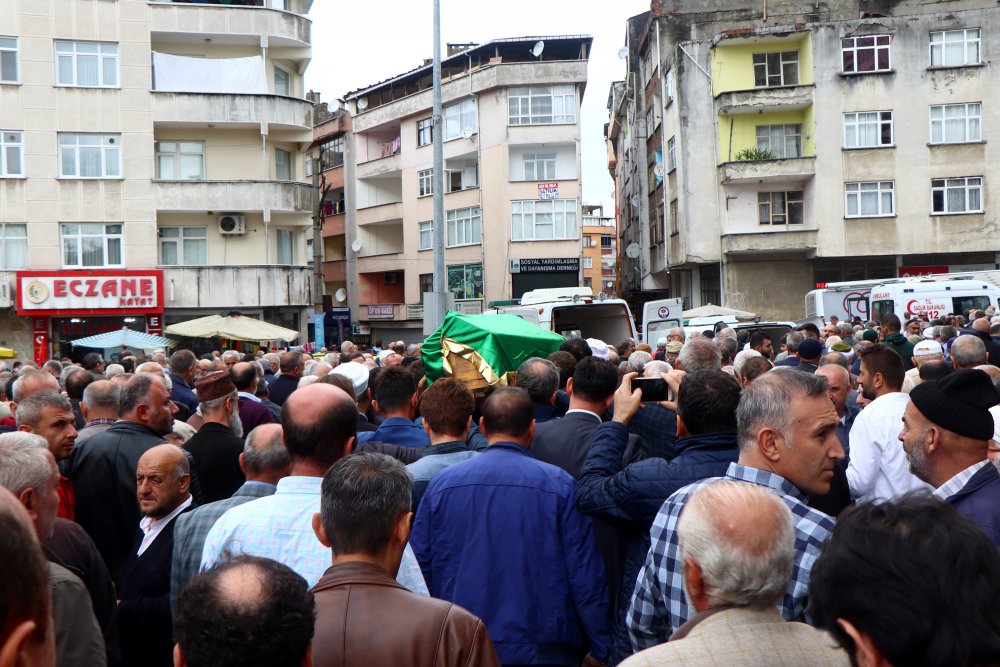 Trabzon'da Emekli Albay oğlunu öldürmüş, eşi ve kızını yaralamıştı.