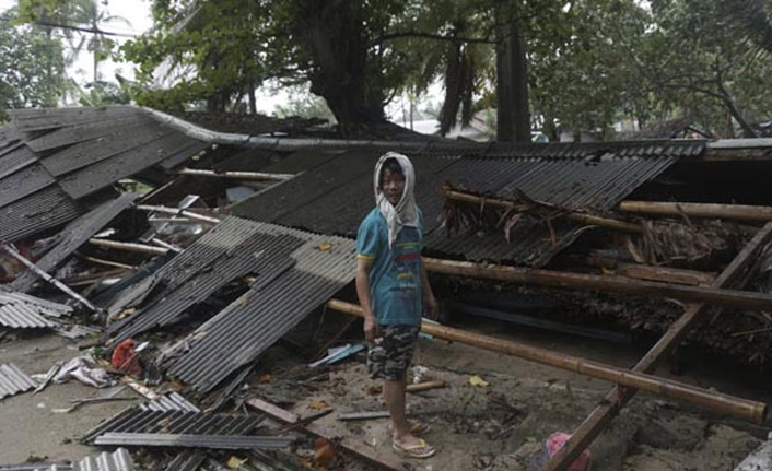 Endonezya'da tsunami: 168 ölü, 745 yaralı