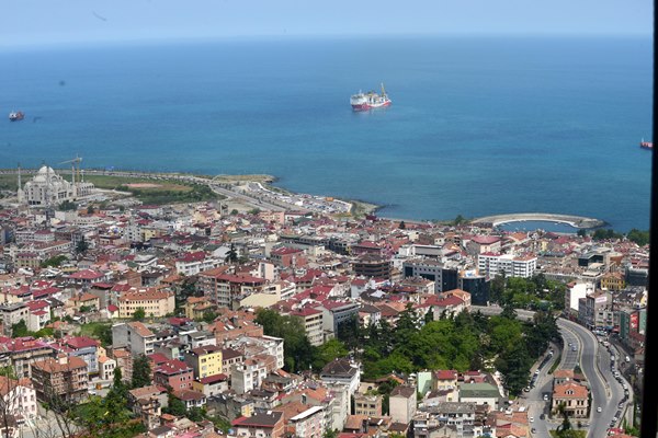 Fatih Sondaj Gemisi'nin kuleleri, Trabzon Limanı'nda