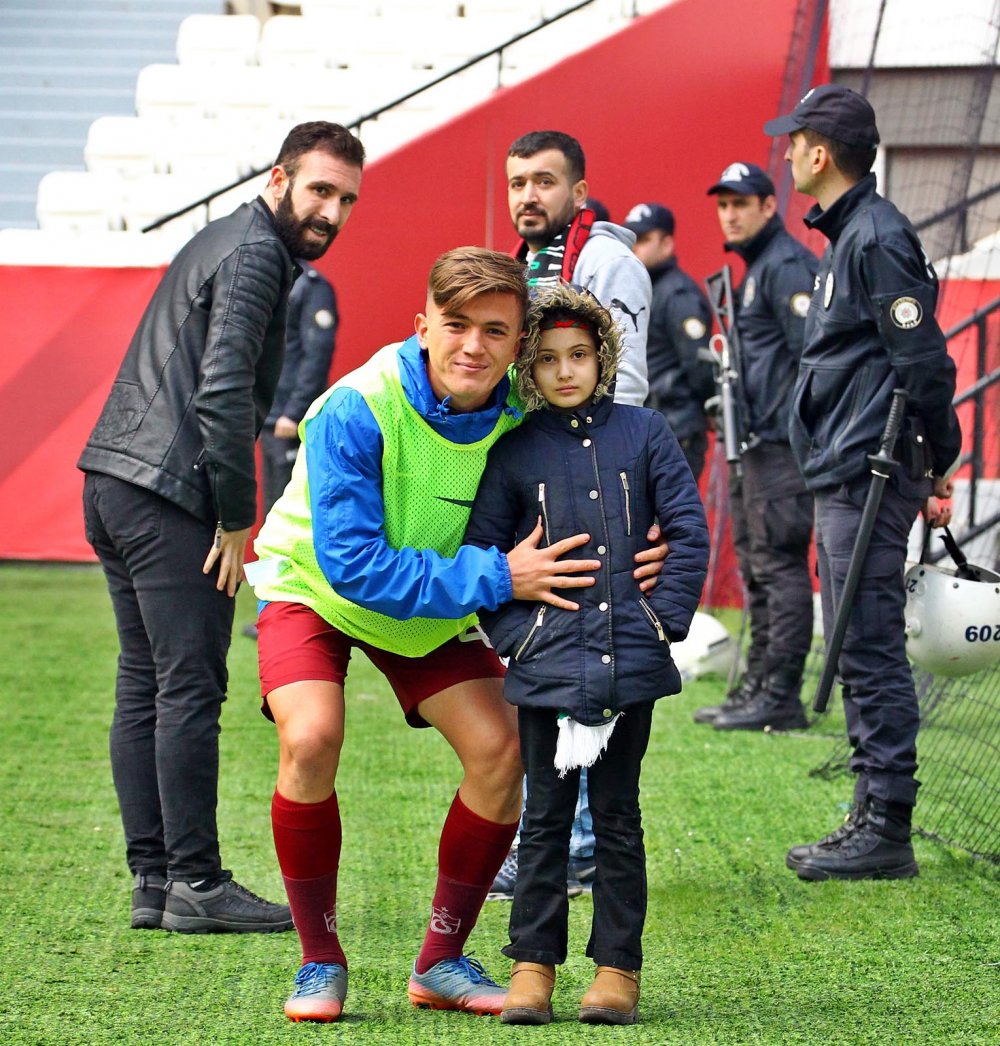 Trabzonlu oyuncudan örnek davranış