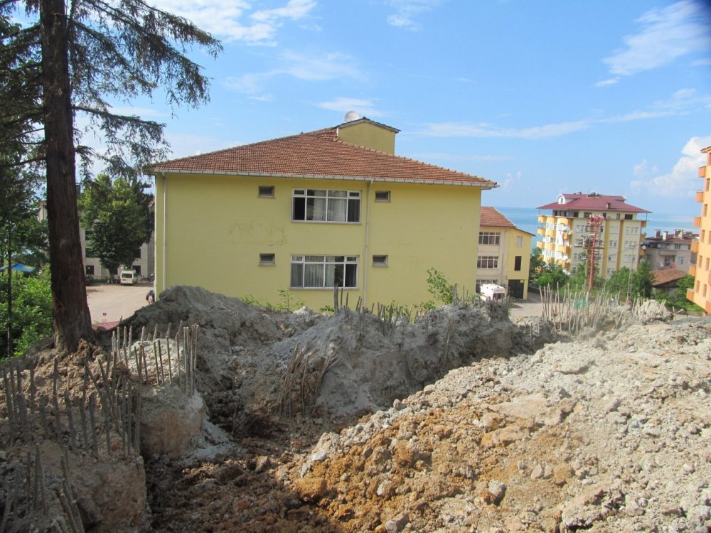 Trabzon'da heyelanlı mahalle böyle ayakta tutuluyor