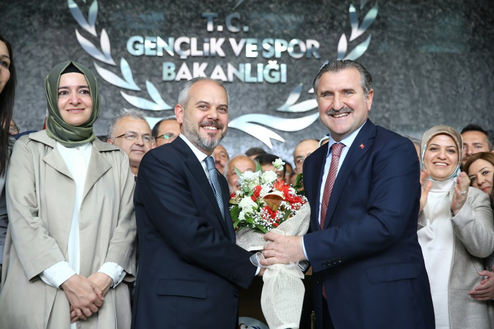 Gençlik ve Spor yeni Bakanı Osman Aşkın Bak görevi devraldı