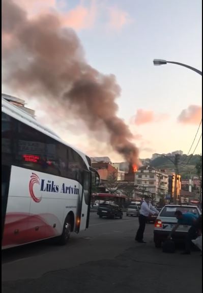 Trabzon'da iftar vakti korkutan yangın!