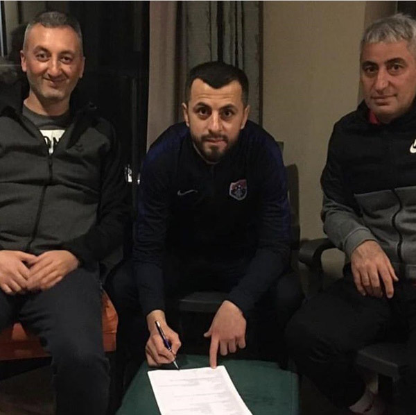 Trabzonlu futbolcu imzayı attı