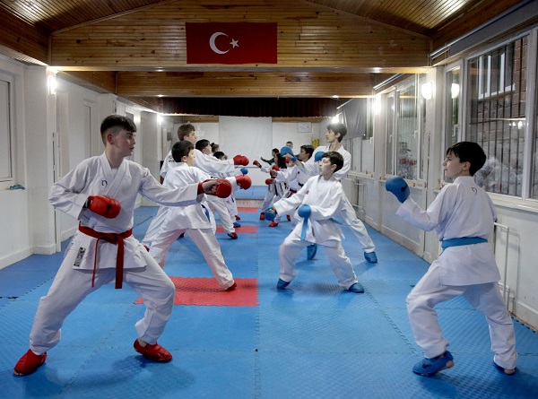 Giresun'da Genç karatecilerin büyük başarısı