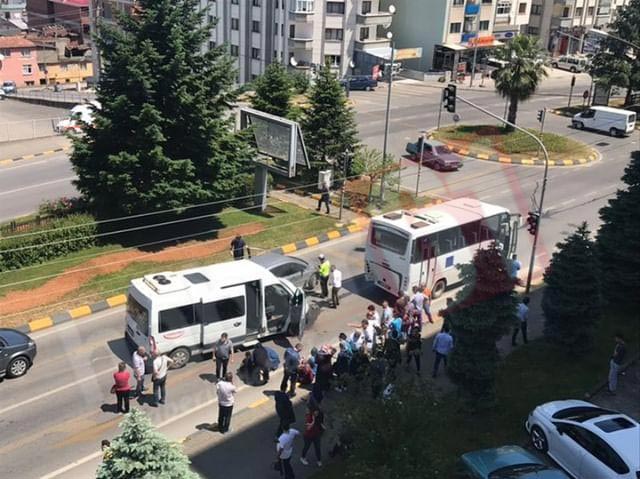 Trabzon'da kaza - Aynı istikamette birbirlerine girdiler