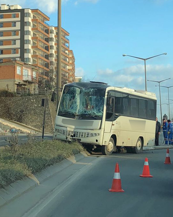 Trabzon'da kaza: Elektrik direğine çarptı