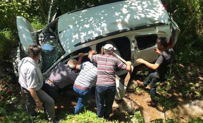 Trabzon'da araç 300 metrelik uçuruma yuvarlandı