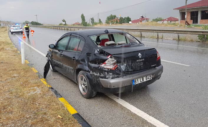 Trabzon'a gelen aile kaza yaptı: 4 yaralı