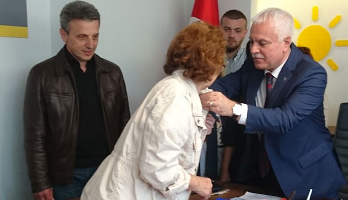 İYİ Parti Genel Başkan Yardımcısı Koray Aydın Trabzon'da basın toplantısı düzenledi.
