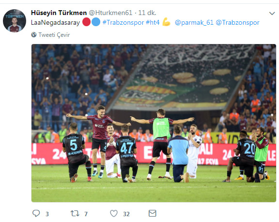 Trabzonsporlu futbolculardan kolbastılı kutlama